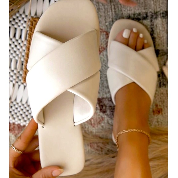 Qupid Shoes - Vegan Bohemian Off White Faux Leather Crisscross Comfy Sandals/Mules NWT Size 10